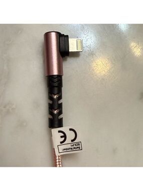 90 Degree Lightning Adapter for iPhone in Rose Gold NIB